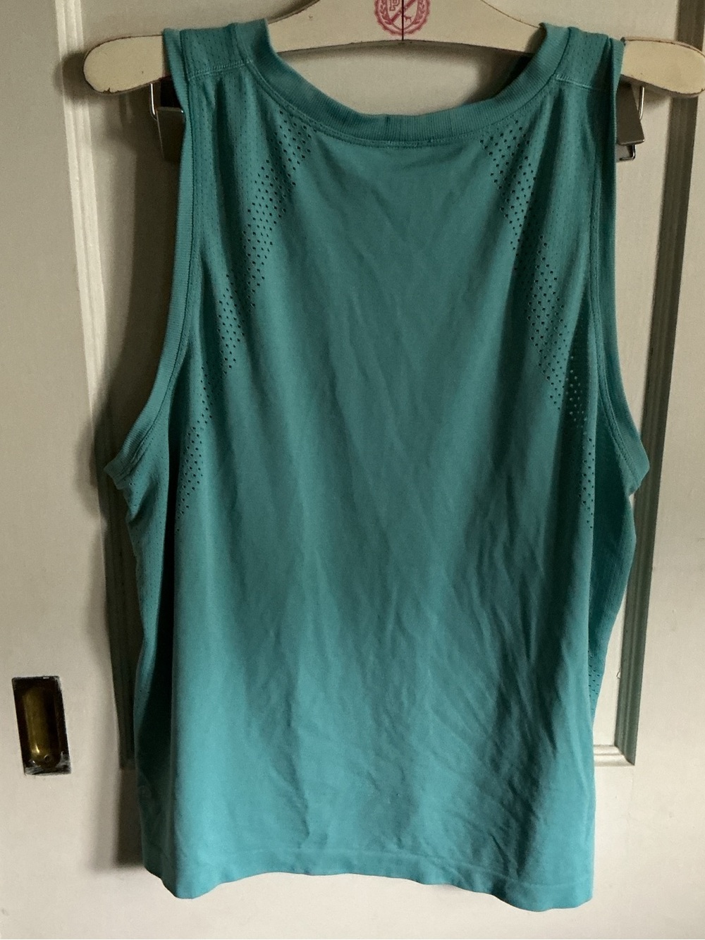 lululemon athletica Teal Sleeveless Tank - Picture 2 of 4